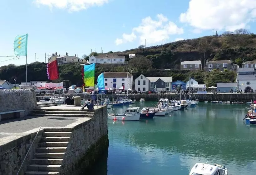 Majatalo Mandeley Guest House