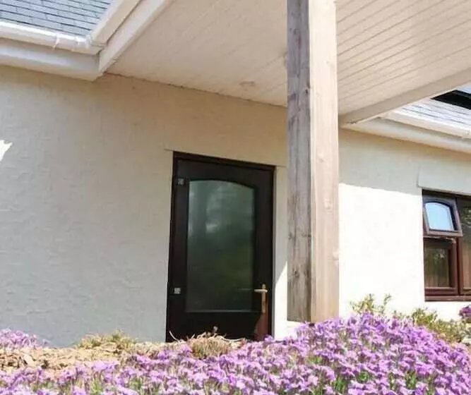 Majatalo Mandeley Guest House