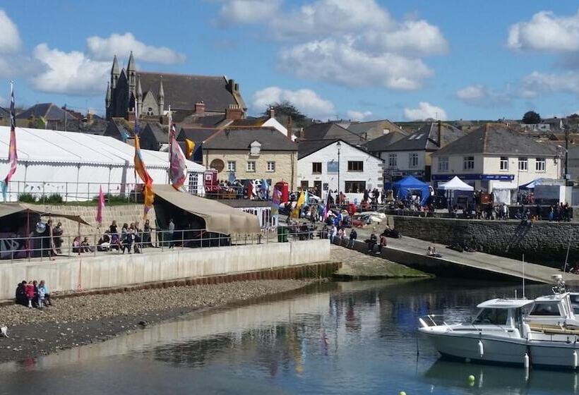 بنسيون Mandeley Guest House