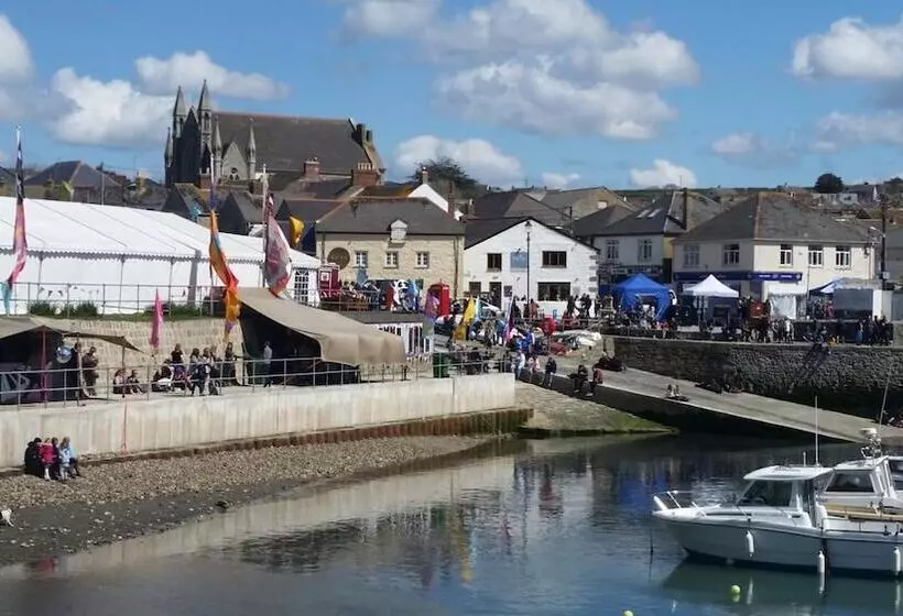 Majatalo Mandeley Guest House