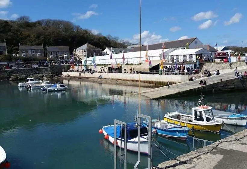 Majatalo Mandeley Guest House