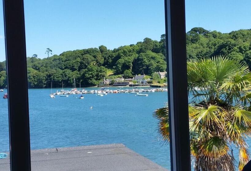 بنسيون Mandeley Guest House