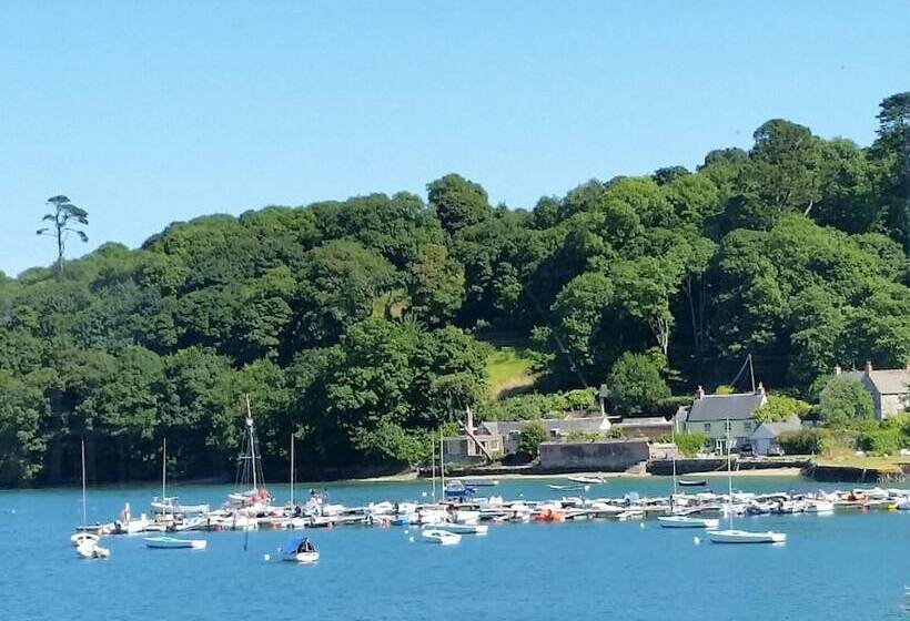 بنسيون Mandeley Guest House