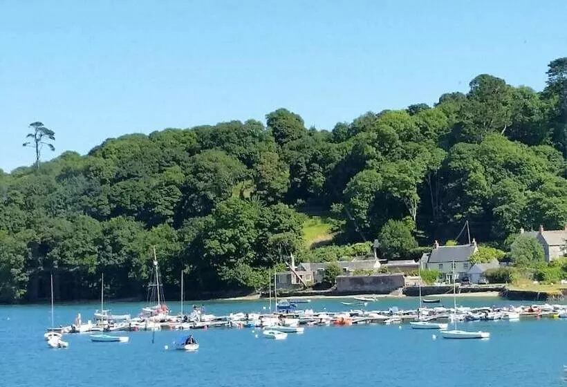 Majatalo Mandeley Guest House