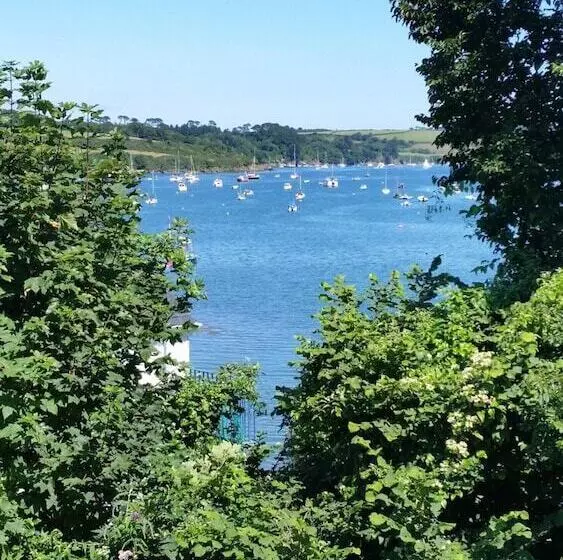 Majatalo Mandeley Guest House