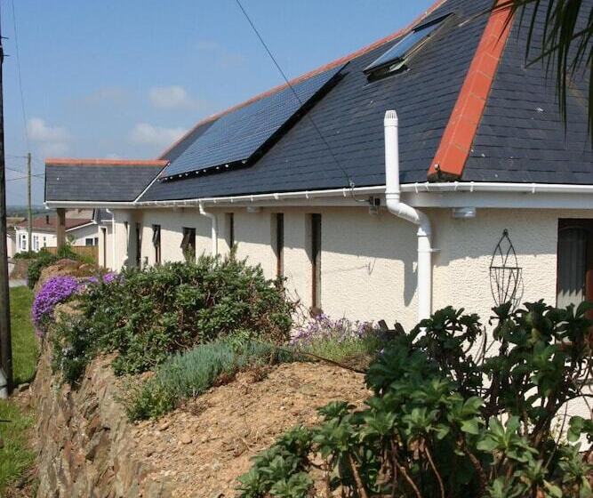 بنسيون Mandeley Guest House