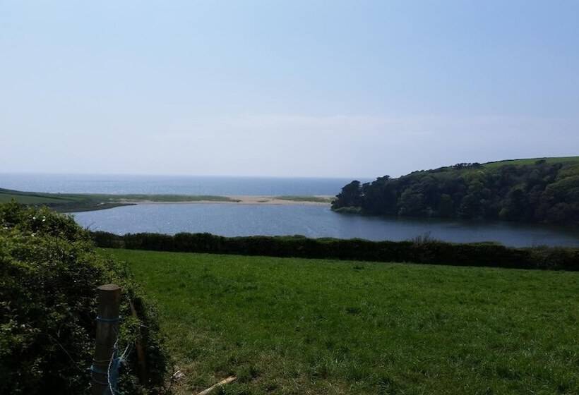 بنسيون Mandeley Guest House