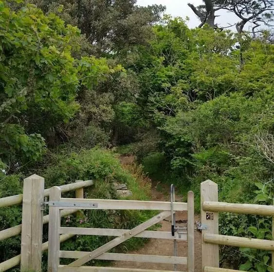 Majatalo Mandeley Guest House