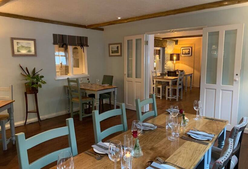 הוסטל The Dartmoor Inn At Lydford