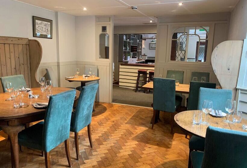 הוסטל The Dartmoor Inn At Lydford