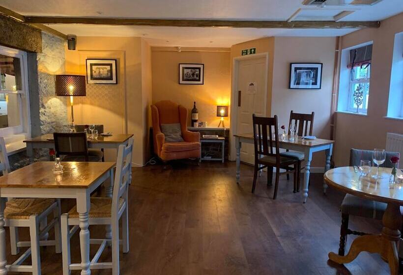 הוסטל The Dartmoor Inn At Lydford