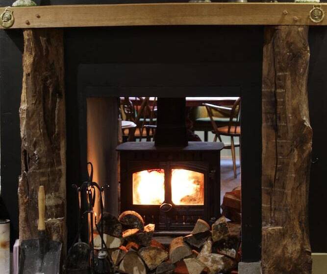 هاستل The Wheatsheaf Inn