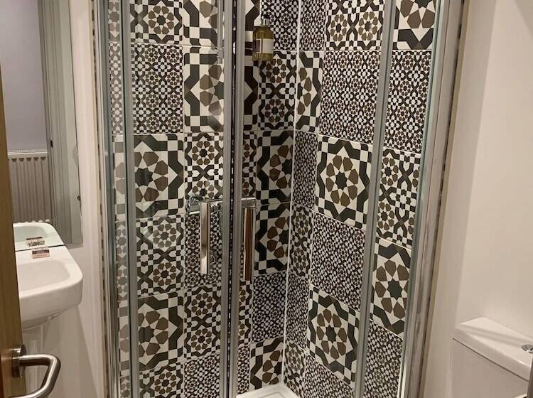 هاستل The Wheatsheaf Inn