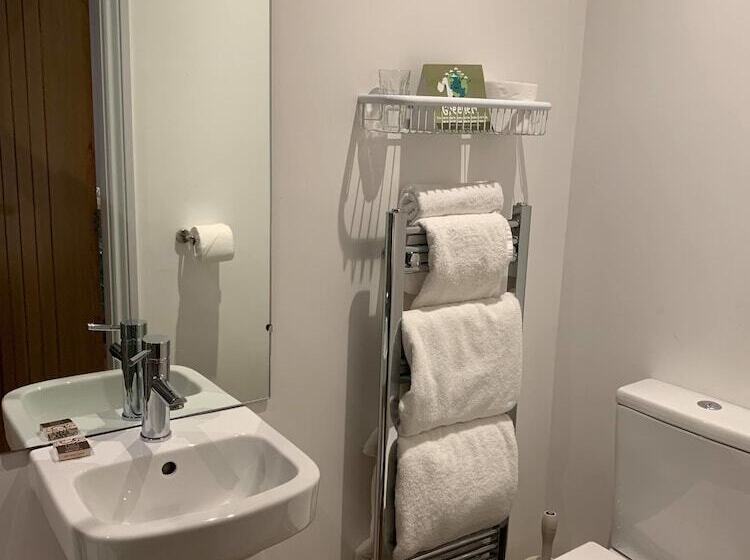 هاستل The Wheatsheaf Inn