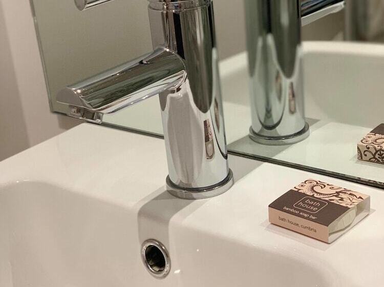 هاستل The Wheatsheaf Inn