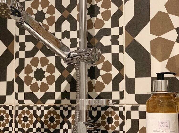 هاستل The Wheatsheaf Inn