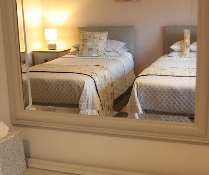 בית מלון כפרי Moo Cow Cottage Self Catering