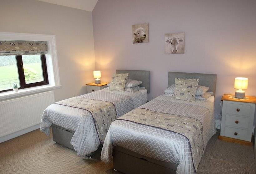 בית מלון כפרי Moo Cow Cottage Self Catering