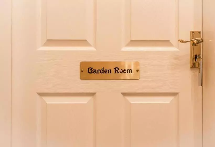 Majatalo Creston Villa Guest House