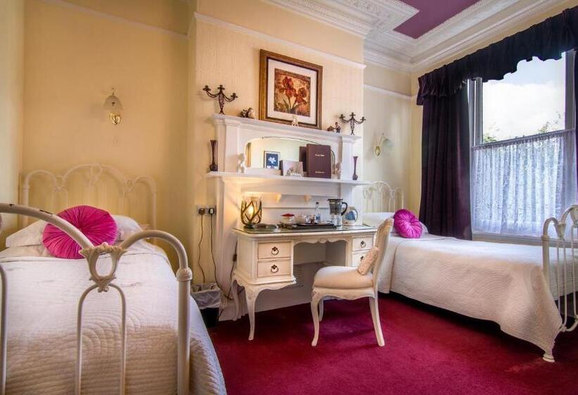 بنسيون Creston Villa Guest House