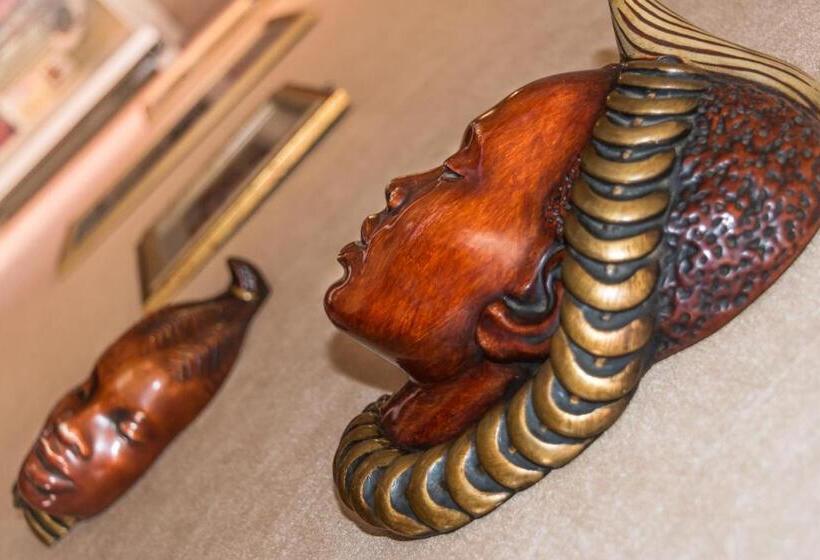 بنسيون Creston Villa Guest House