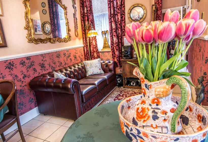 بنسيون Creston Villa Guest House