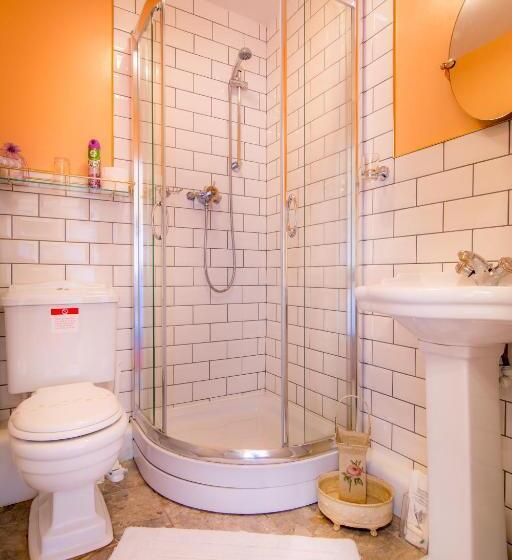 بنسيون Creston Villa Guest House