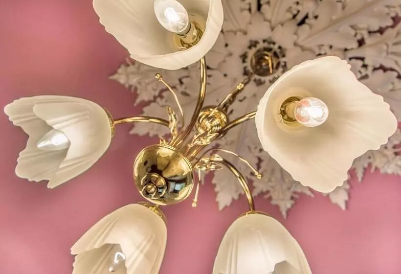 Majatalo Creston Villa Guest House