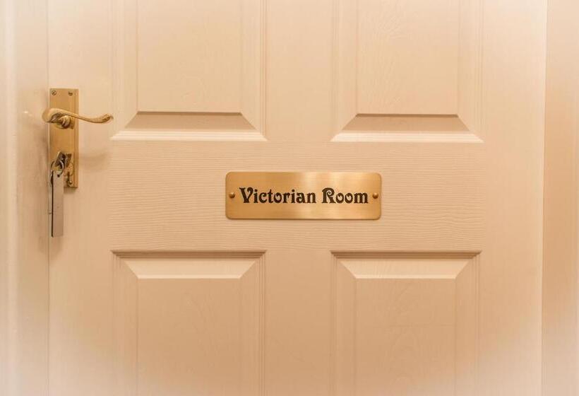 بنسيون Creston Villa Guest House