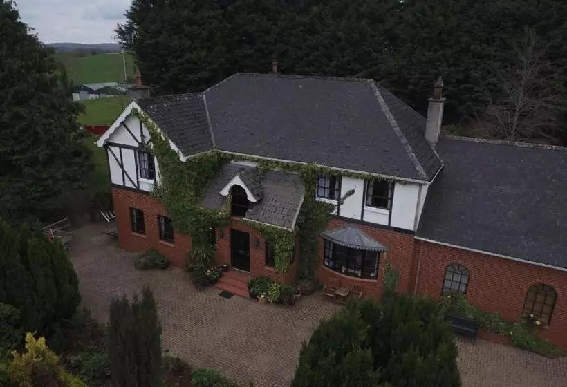 Majatalo Pinewood Lodge Guest House