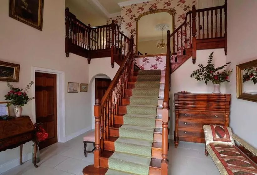 Majatalo Pinewood Lodge Guest House