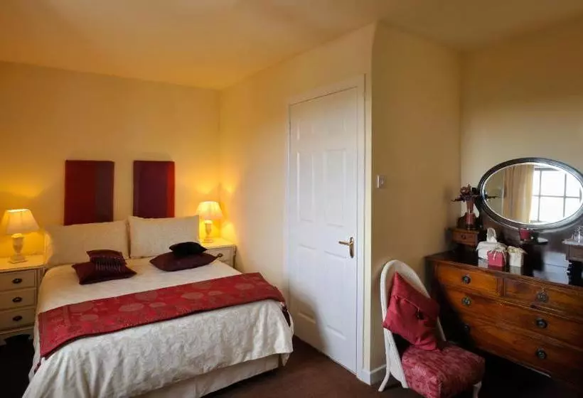 Majatalo Pinewood Lodge Guest House