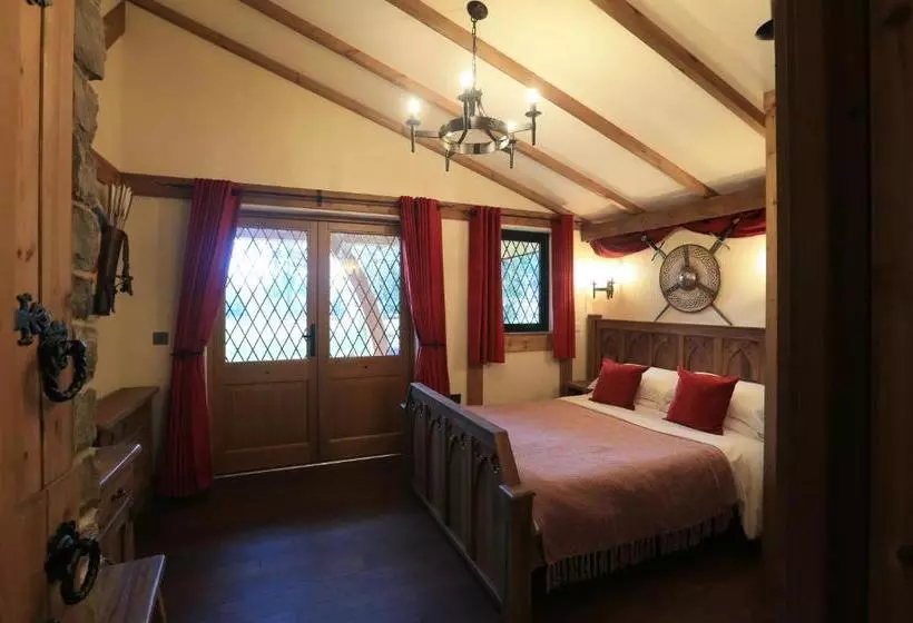 Lomakeskus Warwick Castle Hotel & Knight S Village