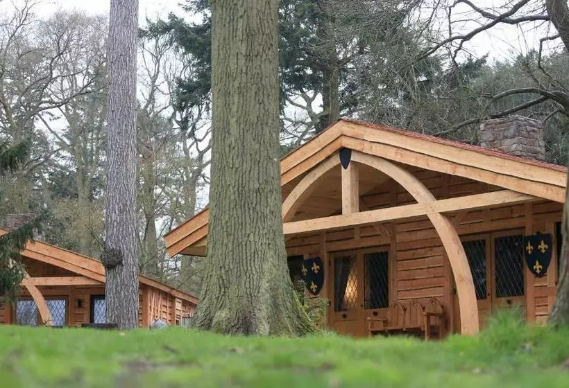 Lomakeskus Warwick Castle Hotel & Knight S Village