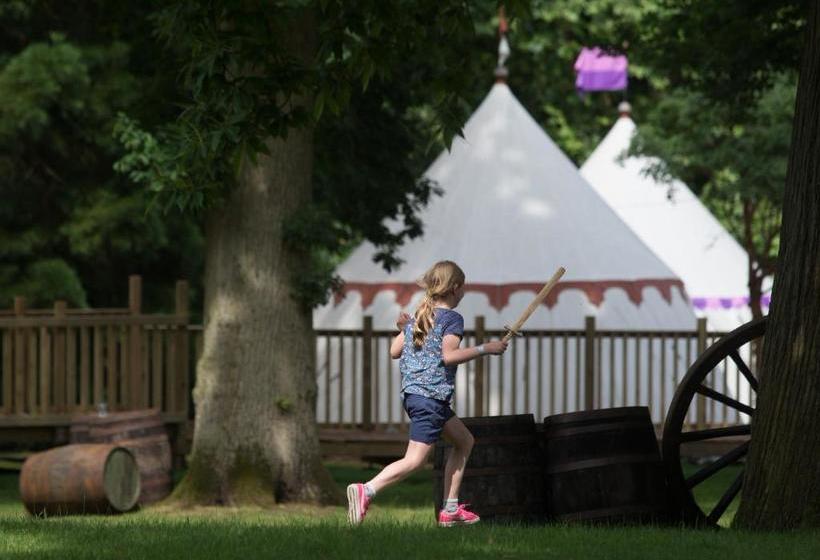 منتجع Warwick Castle Hotel & Knight S Village