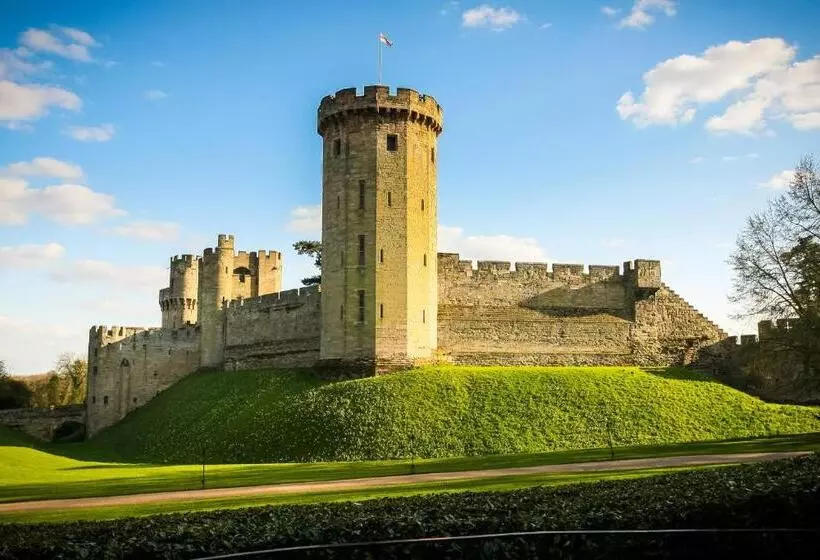 Lomakeskus Warwick Castle Hotel & Knight S Village