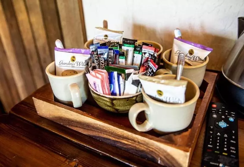 Lomakeskus Warwick Castle Hotel & Knight S Village