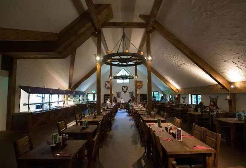 Lomakeskus Warwick Castle Hotel & Knight S Village