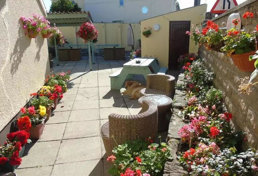 هاستل The Pembrey Country Inn