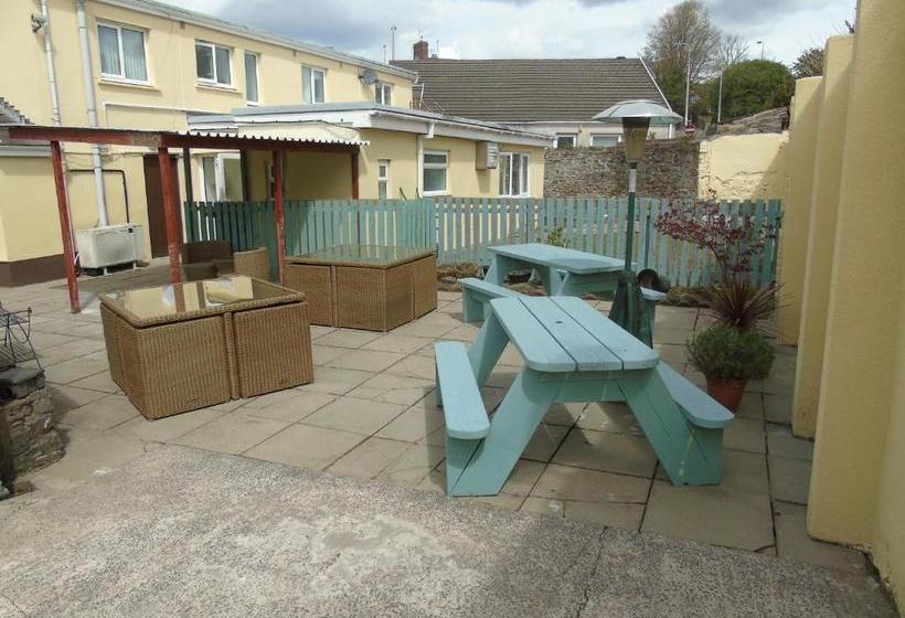 فندق صغير The Pembrey Country Inn