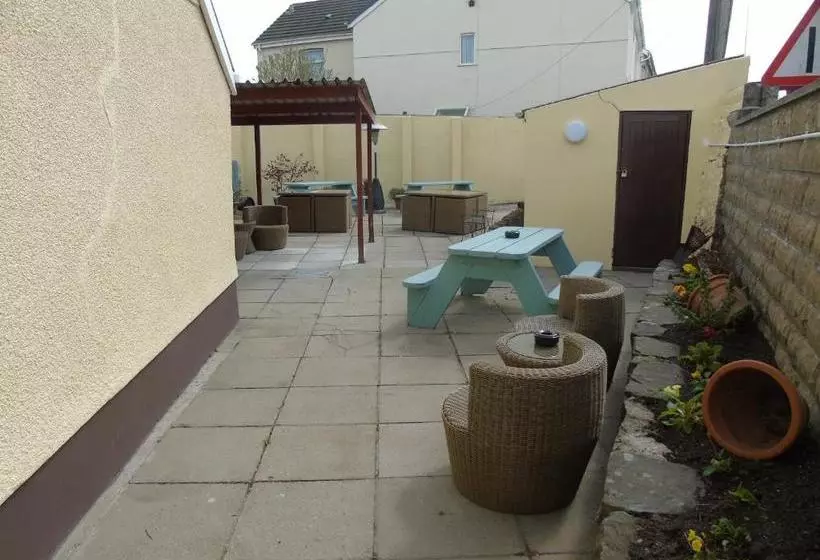 هاستل The Pembrey Country Inn