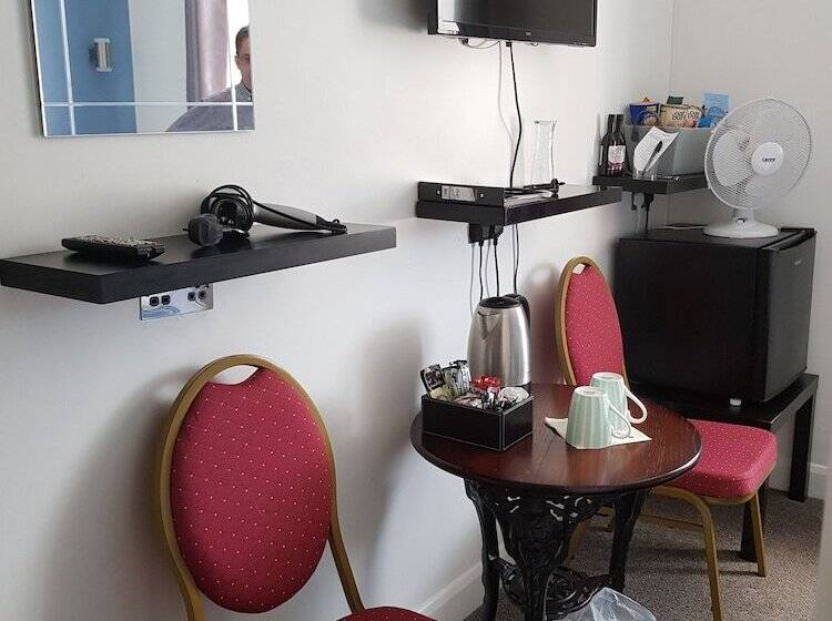 הוסטל The Rolle Quay Inn