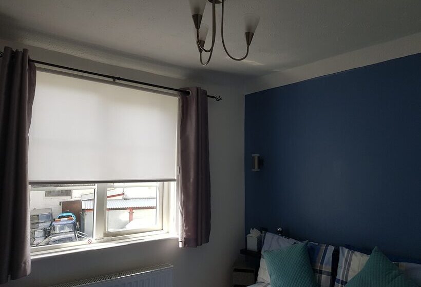 הוסטל The Rolle Quay Inn