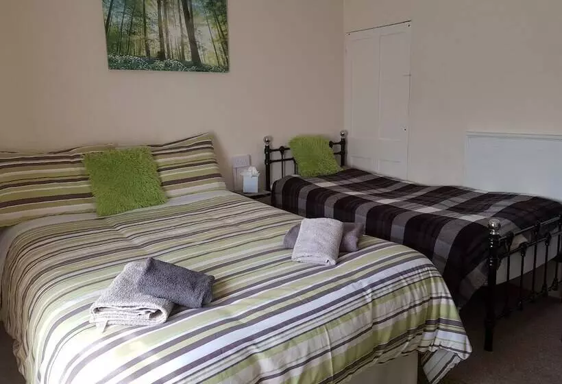 هاستل The Rolle Quay Inn