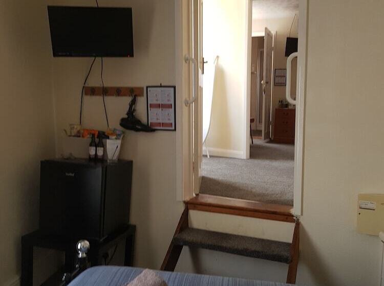 הוסטל The Rolle Quay Inn