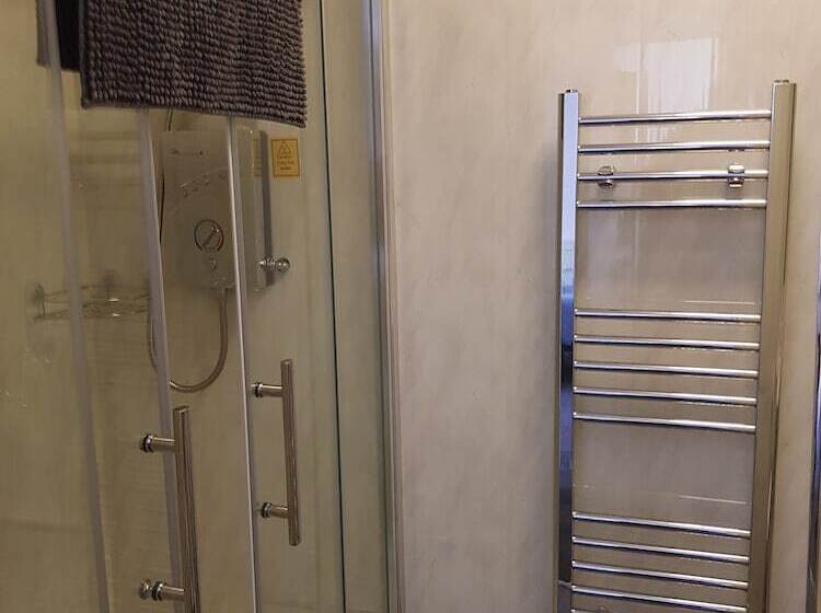 הוסטל The Rolle Quay Inn