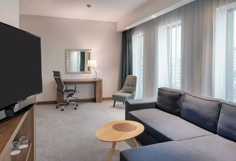 هتل Hampton By Hilton Warsaw Mokotow