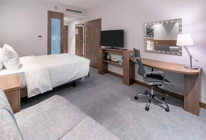 هتل Hampton By Hilton Warsaw Mokotow