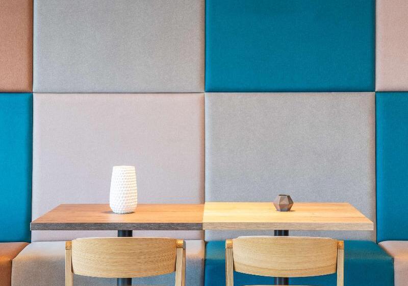 בית מלון כפרי Hampton By Hilton Warsaw Mokotow