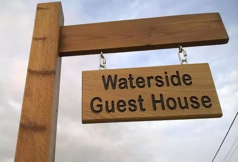 ペンション Waterside Guest House